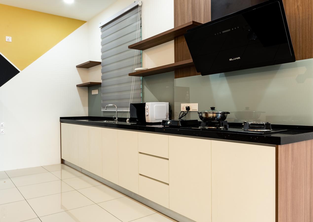 Southwest Island Suite By D Imperio Homestay Bayan Lepas Exteriör bild