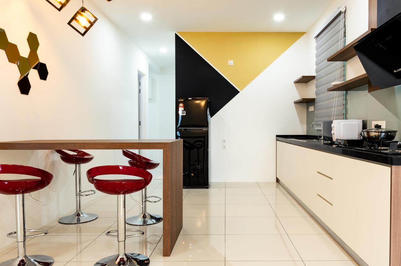 Southwest Island Suite By D Imperio Homestay Bayan Lepas Exteriör bild